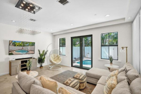 Luxury! 4bed Private pool deck! 1,7mi to beach townhouse